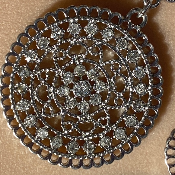 WHBM - silver tone bib necklace w 5 large & small rhinestone discs, multi chains - Picture 13 of 16